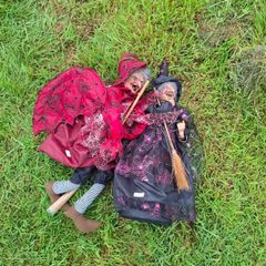 Lot of 2 medium halloween decor witch possible to post