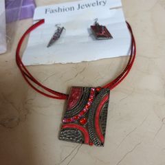 Costume  Necklace & Matching  Earrings.  Length  - 7"..