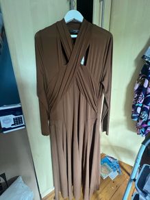 Long brown dress with long sleeves