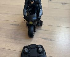 DC Comics, The Batman Batcycle RC with Batman Rider Action Figure