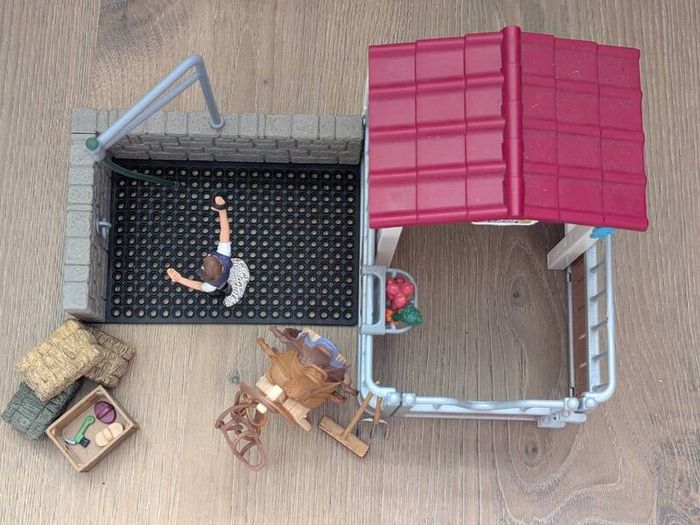 Schleich Horse Club Horse Box with Washing Area