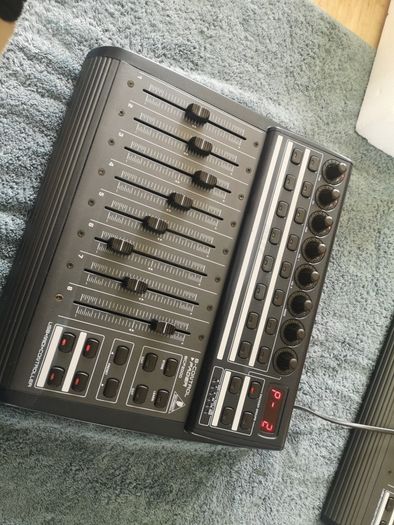 Behringer BCF2000