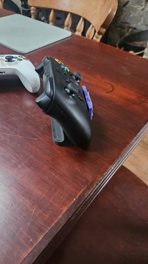 Custom Gaming Controller Stand (PS5 / Xbox) - Vice City Style