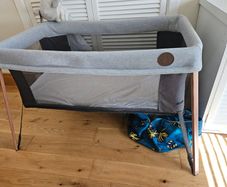 Maxi Cosi Travel cot almost new
