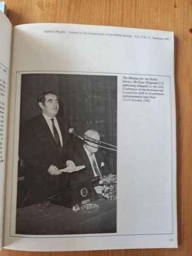 Seirbhis Phoibli. 3 X Journals Of The Department Of The Public Service.  1980-82 -85.