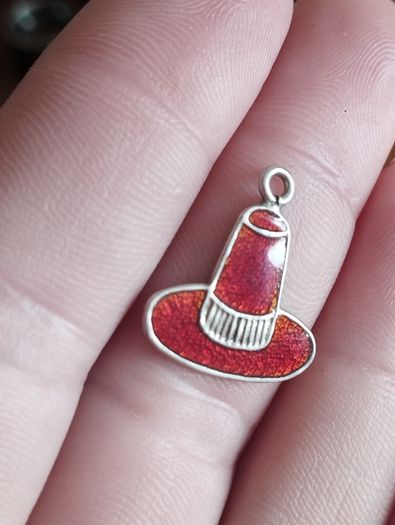 Vintage 925 Sterling Silver Enameled Welsh Hat Pendant or Charm.