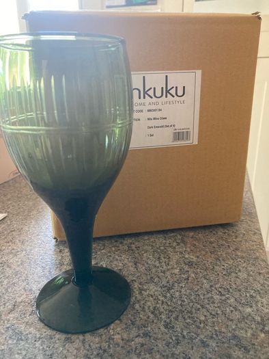 NEW Green glasses set