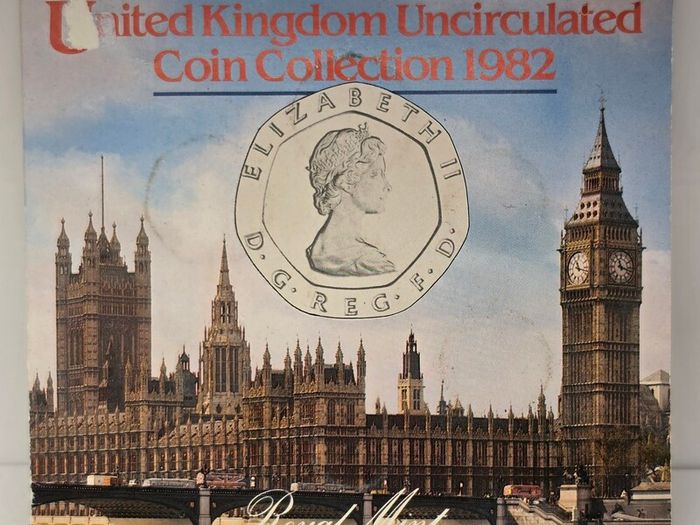 UK 1982 Beautiful Uncirculated Coin Set in Original Blister Pack