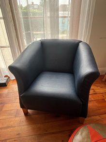 Free blue tub chair