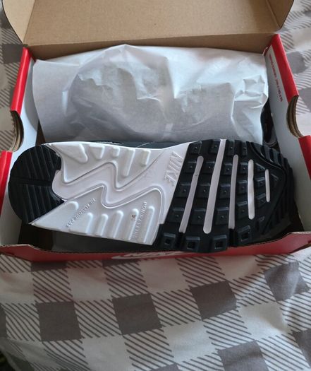 Nike kids UK Size 2/ EU 34 Easy On Runners