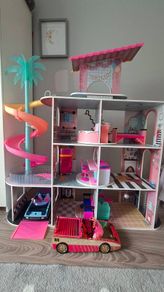 LOL Dolls House, accessories and 2 cars