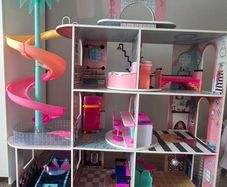 LOL Dolls House, accessories and 2 cars
