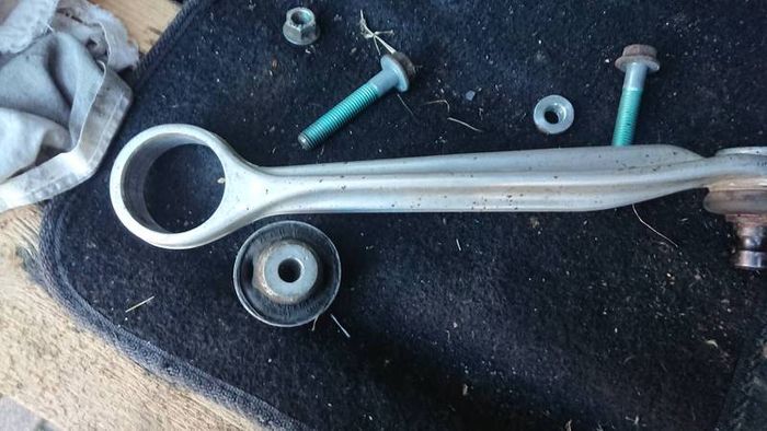 Audi a6 c6 diesel petrol Genuine AUDI lower suspension wishbone control arms.ball joints bushes.S-line 2.0tdi, 2,7 tdi, 3.0 tdi, 2.0 tfsi, 2.4, 3.0 petrol. Parts breaking