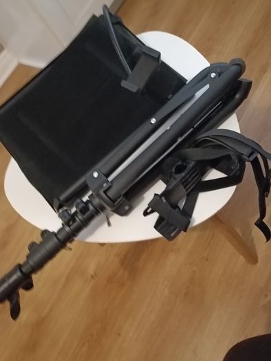 philips neopix ultra 2tv+ home projector and height adjustable stand, built in speakers and android TV with play store stand comes with power point bracket on it as seen in pictures also remote and phone holder