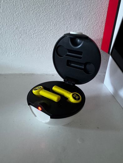 Novelty Pokeball Earbuds Set For Parts Or Display Prop Only