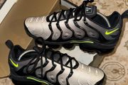 Nike Air Vapormax Plus Black Volt 924453-009