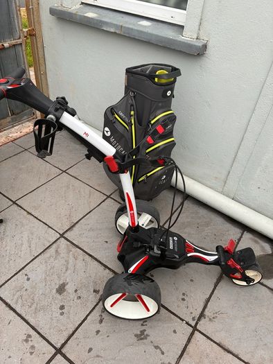 Motocaddy M1 electric trolley & bag