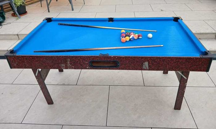 Pool table