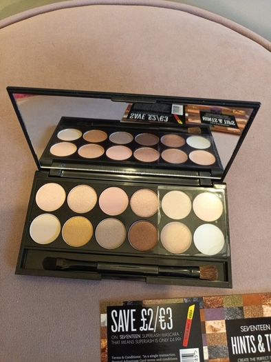 Seventeen eye palette