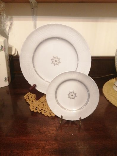 Porcelain plates Rorftrand