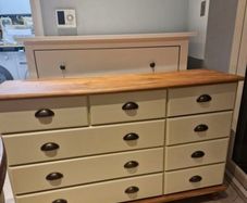 chest of drawers