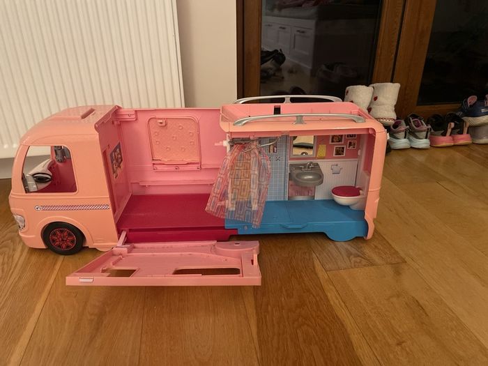 Barbie bus