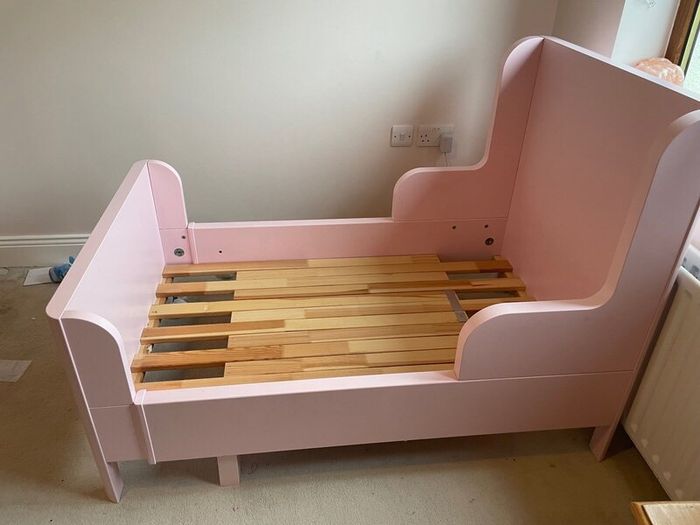 Girls extendable ikea bed FREE, must collect