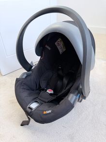 Besafe IZI Go X1 Baby seat and Isofix base