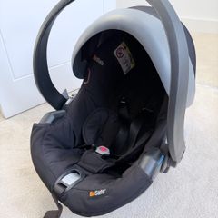 Besafe IZI Go X1 Baby seat and Isofix base