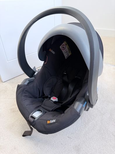 Besafe IZI Go X1 Baby seat and Isofix base