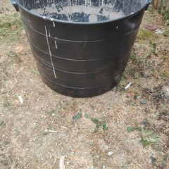 Mixing bucket for cement