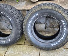 AT tyres 265 70 15