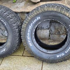 AT tyres 265 70 15