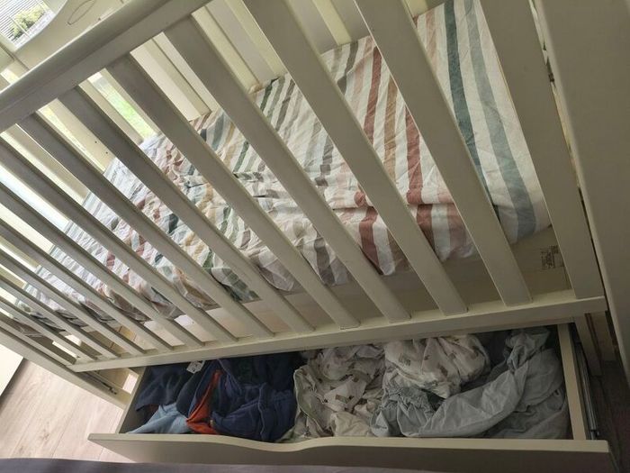 Nice cot with features