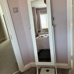 Mirror and Jewellery Storage Stand
