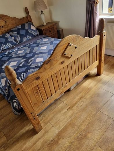 Bed & 2 lockers