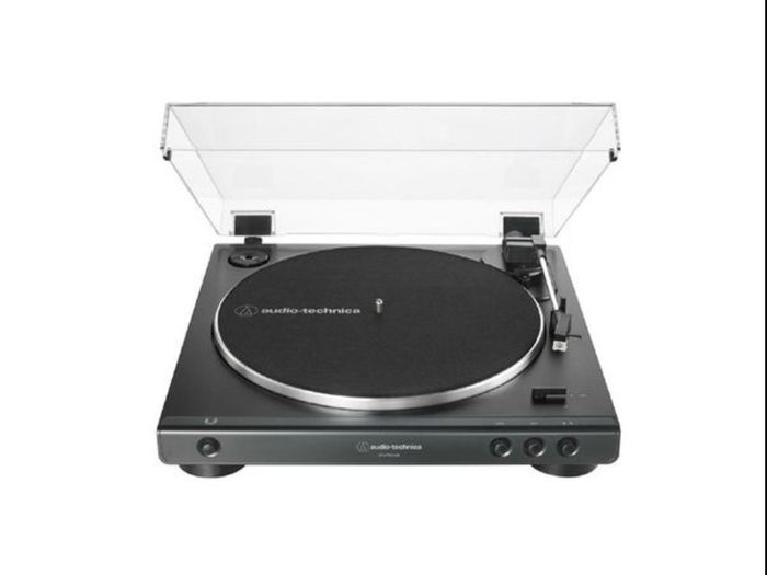 Audio technica ATLP60XUSB and edifier R1280T bookshelf speakers