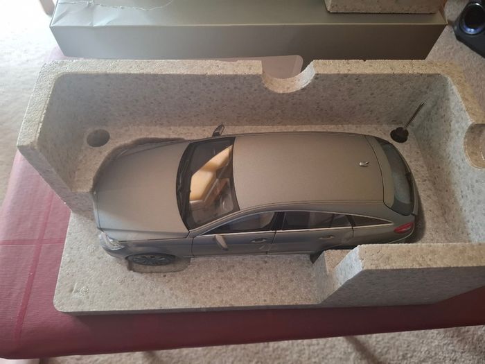 Mercedes Benz - Cls-class Estate 2012 - 1/18 - New In Box
