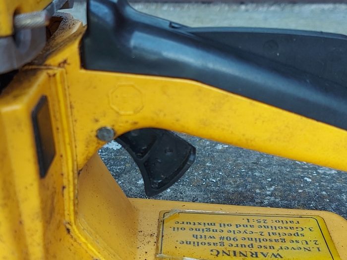 Petrol Chainsaw in like new condition,  Blade & motor, See Pictures