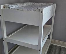 baby change table