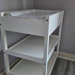 baby change table