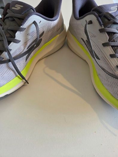 sketchers running shoes