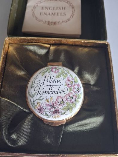 Vintage - Crummles & Co A Year to Remember Pill Box