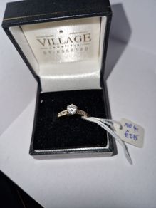 9ct yellow gold ring