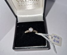 9ct yellow gold ring