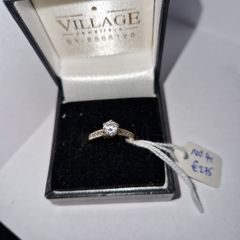 9ct yellow gold ring
