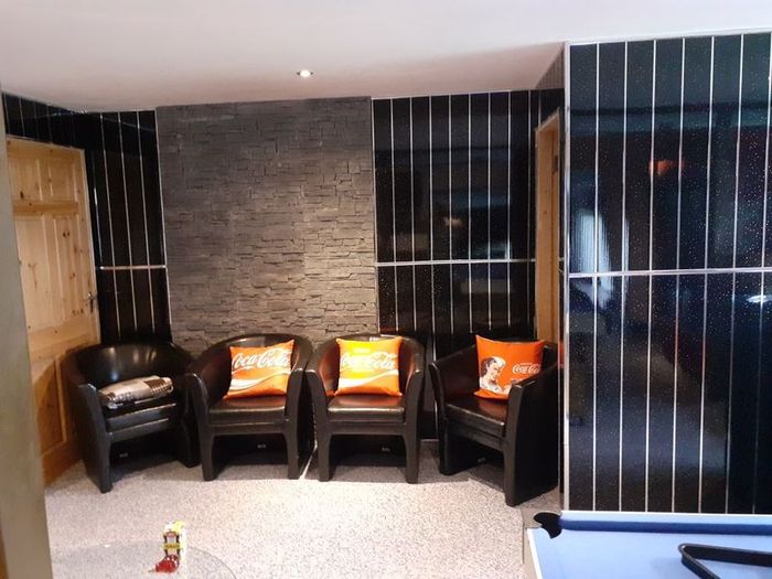 Black sparkle wall/celing cladding