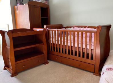 Nursery furniture set
