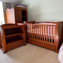 Nursery furniture set