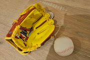 Kids Baseball ad Glove